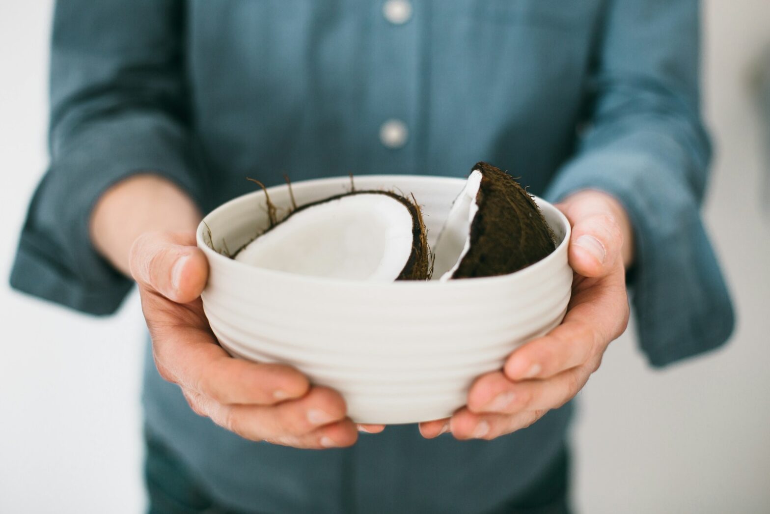 Coconut is a versatile ingredient widely used in many cuisines around the world, especially in tropical regions. It’s used in a variety of forms, from coconut water to coconut milk, and one of the most popular forms is coconut in its dried forms—whether it be sweetened desiccated coconut or shredded coconut