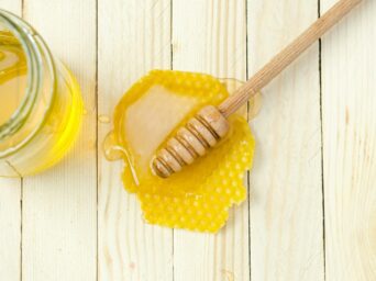honey dipper on honey comb, crystallised coconut nectar, organic coconut palm nectar, secret coconut nectar, coconut flower nectar